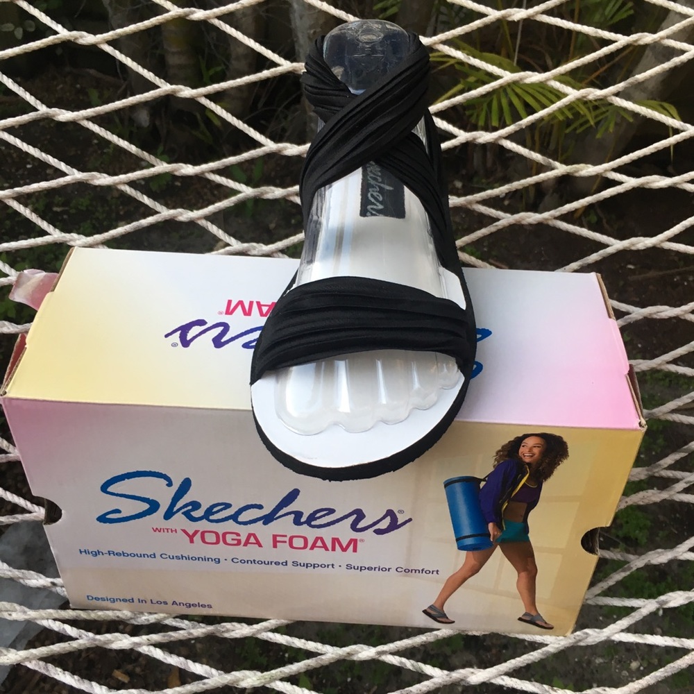 Skechers yoga foam sandal sz9  NWB $18